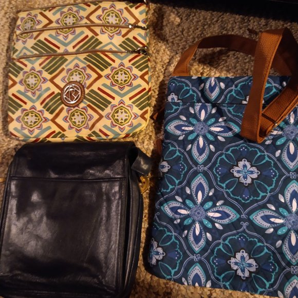 BUNDLE OF 3 CROSSBODY BAGS - STONE MOUNTAIN/RELIC/CARLA MARCHI - Picture 4 of 9